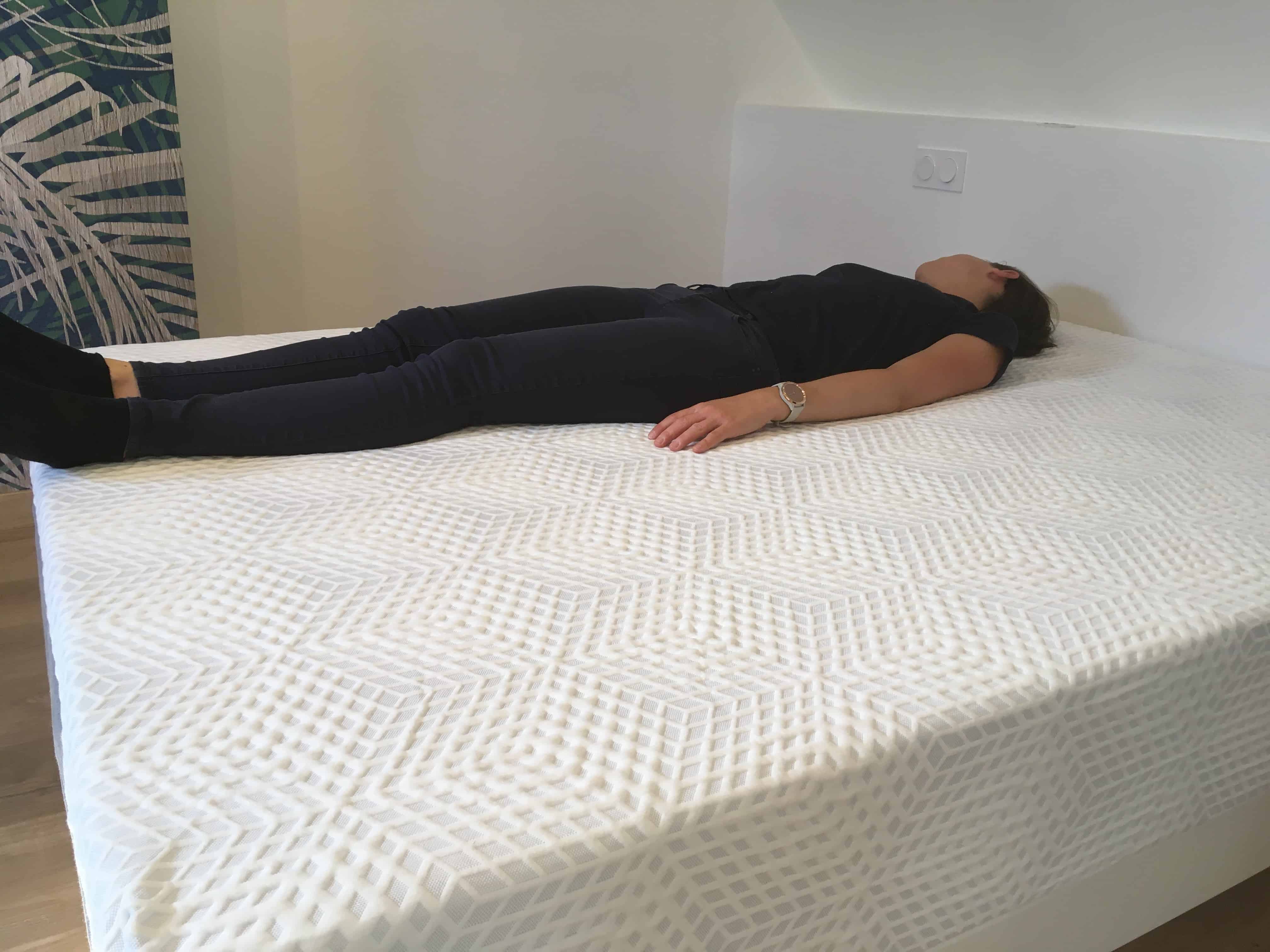 dormir sur le dos matelas mello